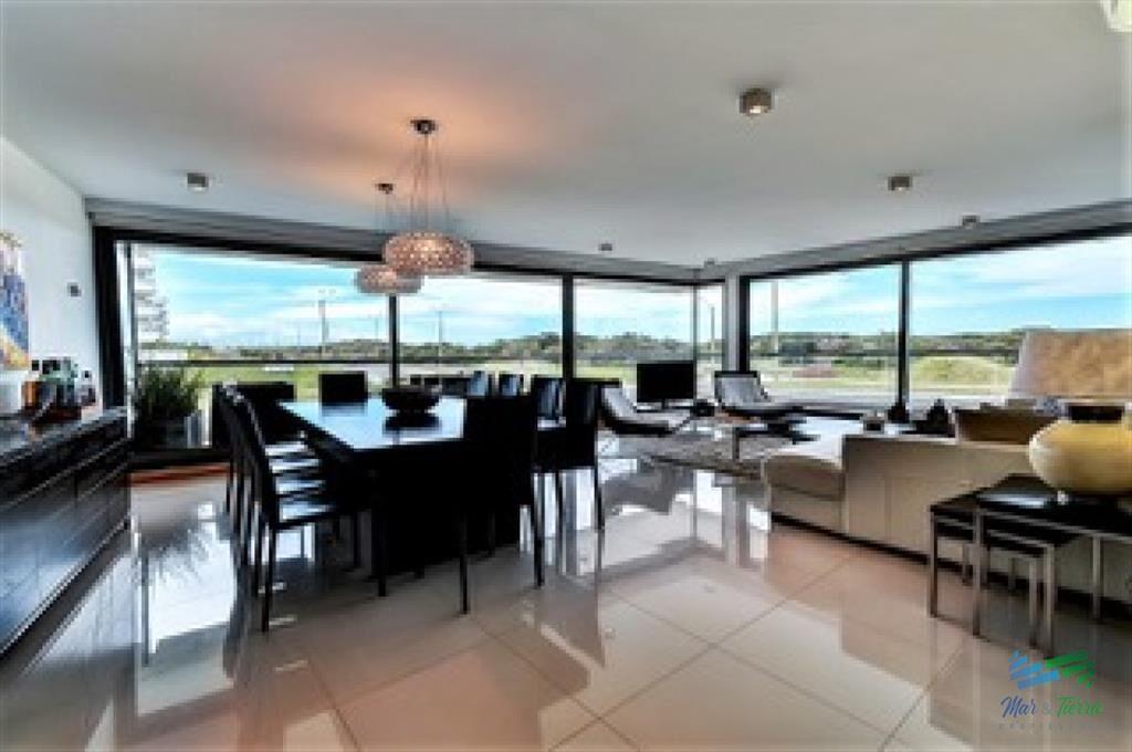 Vendo apartamento 4 dormitorios en primera línea