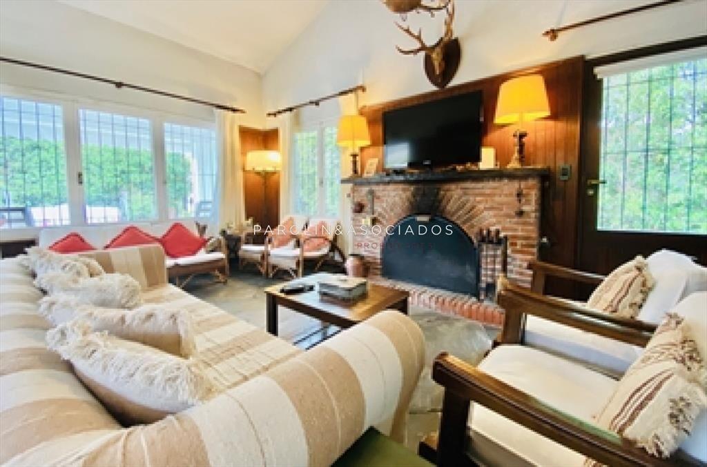 Casa En Venta de 6 Dormitorios en Mansa, Punta