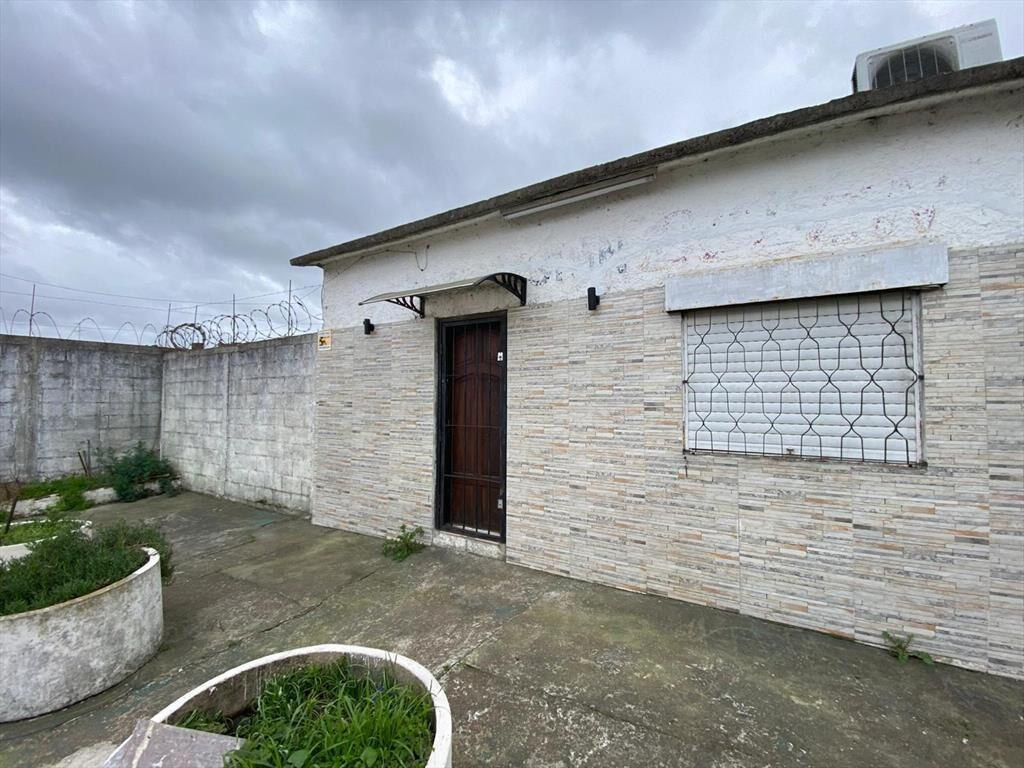 Venta de monoambiente con terreno en Pando