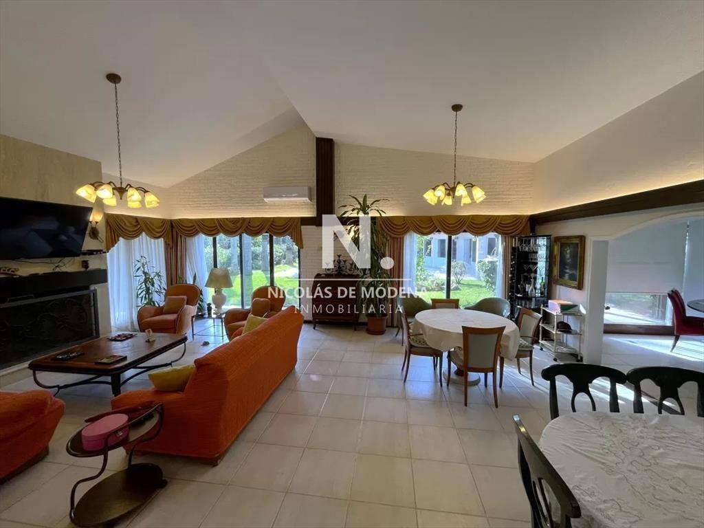 Elegante casa ubicada en  Lugano, Punta del Este