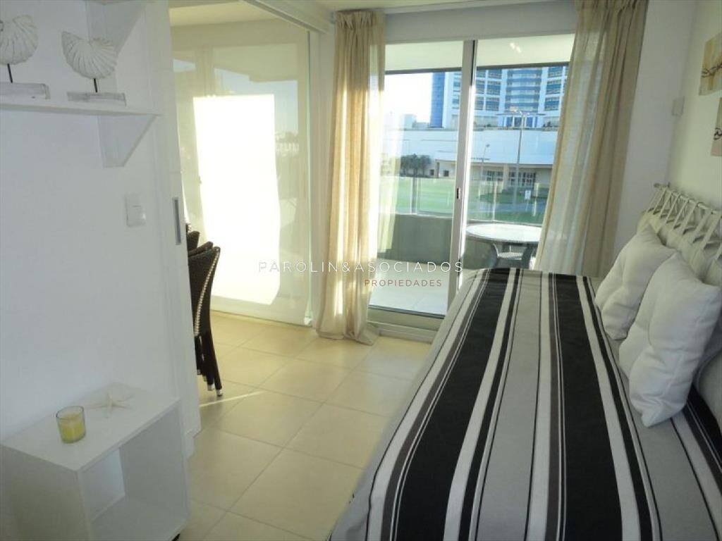Apartamento en venta de 3 dormitorios en zona del