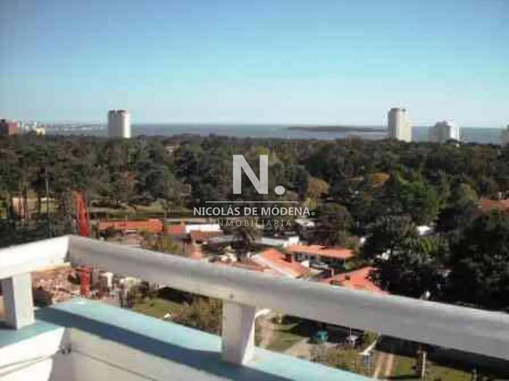 Apartamento de 1 dormitorio en Edificio Leblon ,