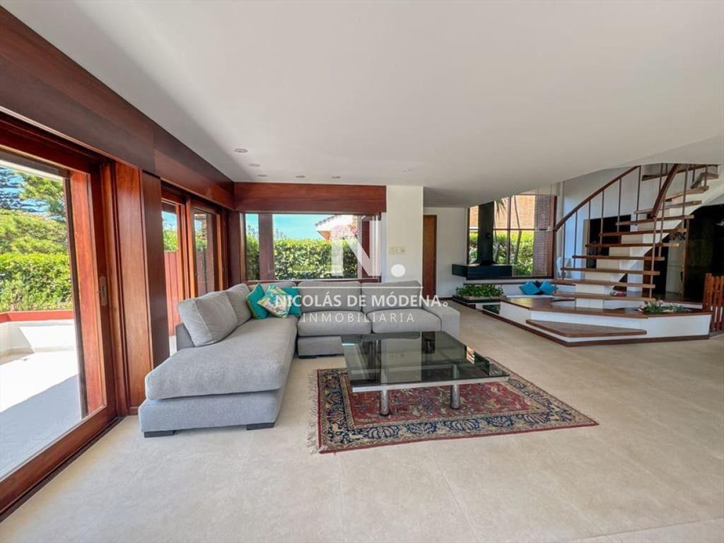 En venta casa de 4 dormitorios, impecable en San