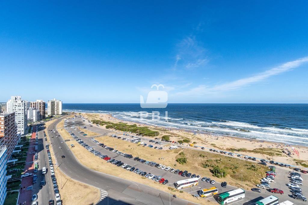Penthouse premium frente al mar en Playa Brava: y