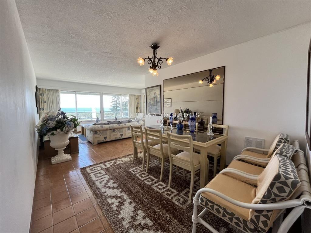 Apartamento en venta en torre Jefferson, Punta del Este.