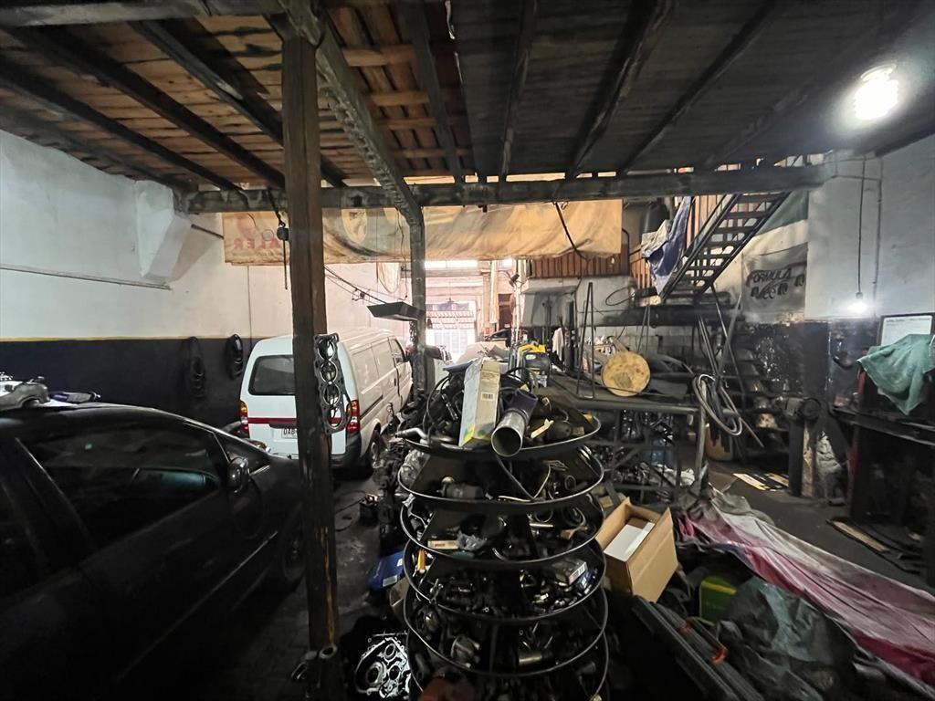Venta de Taller Automotriz -  183 m² (Tres Cruces)