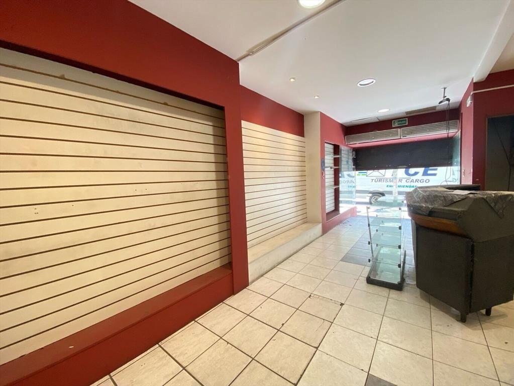 Local Comercial en Alquiler en 18 de Julio y cuareim. plaza