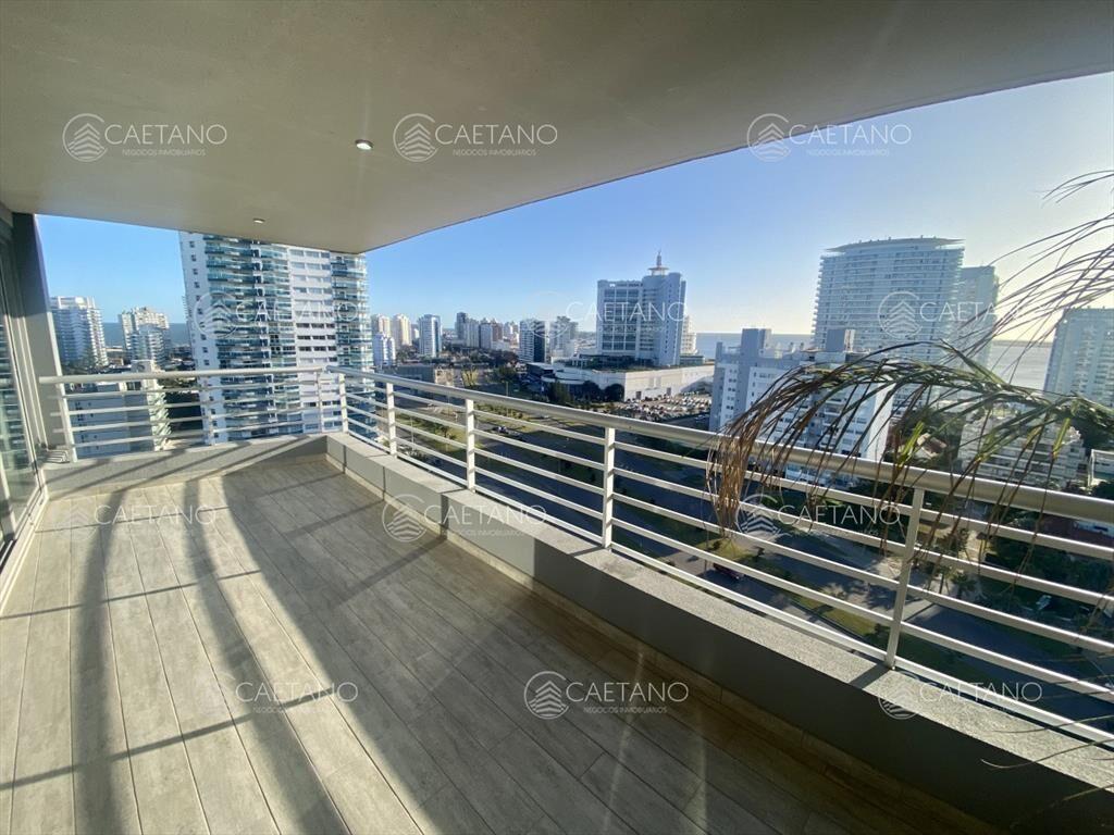 Venta apartamento 3 dormitorios. Playa mansa, del