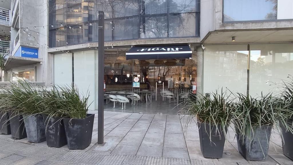 VENTA-exclusivo local comercial 160m2-PTA CARRETAS