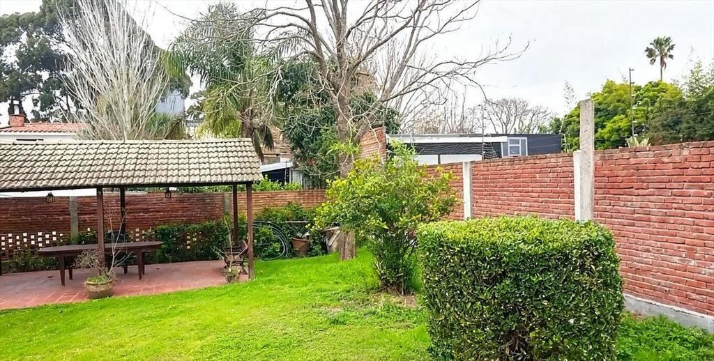 VENTA CASA 3 dormitorios 3 baños piscina en Carrasco