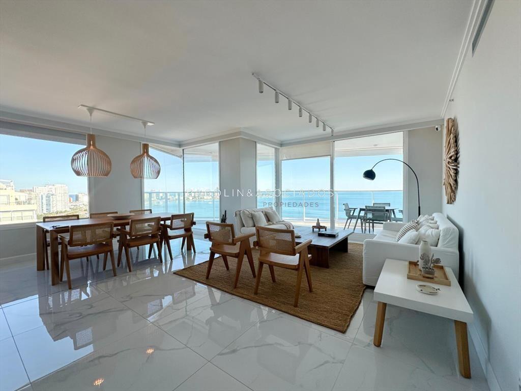 Apartamento en venta en edificio Paramount de 3 +