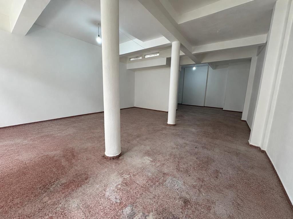 Venta local comercial con renta. Tres Cruces. A dos cuadras