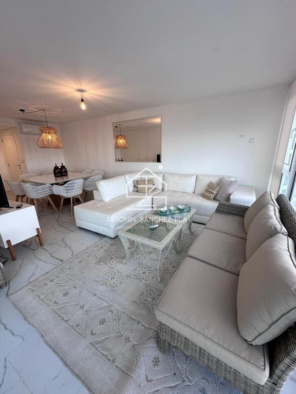 Poseidon esquinero de 3 Dormitorios en suite mas dependenci