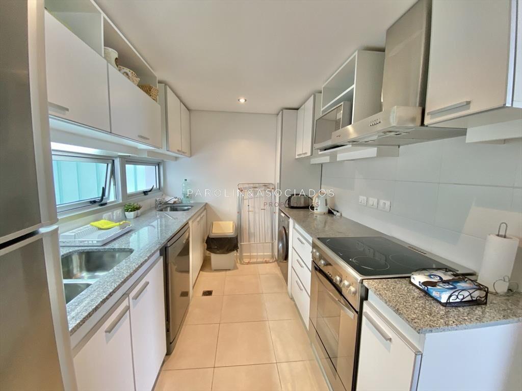 Venta de apartamento de 2 y medio en edificio Torre del Mar