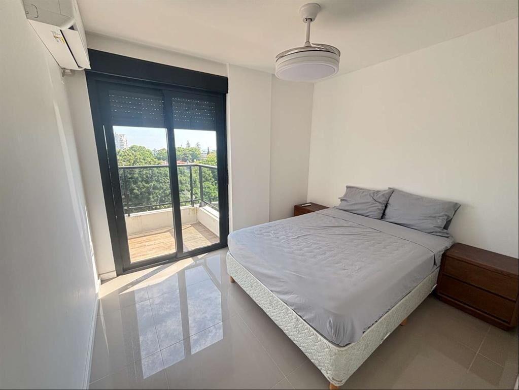Alquiler anual de apartamento de 2 dormitorios con cochera-