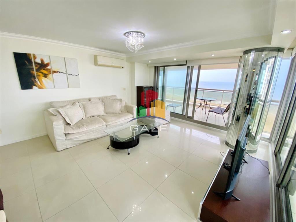 Apartamento en Brava, 4 dormitorios *