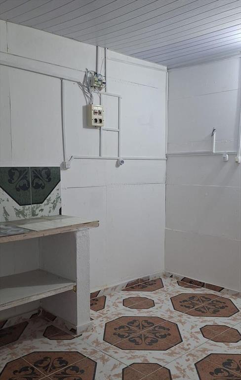 Alquiler casa 1 dormitorio y cochera en Pando