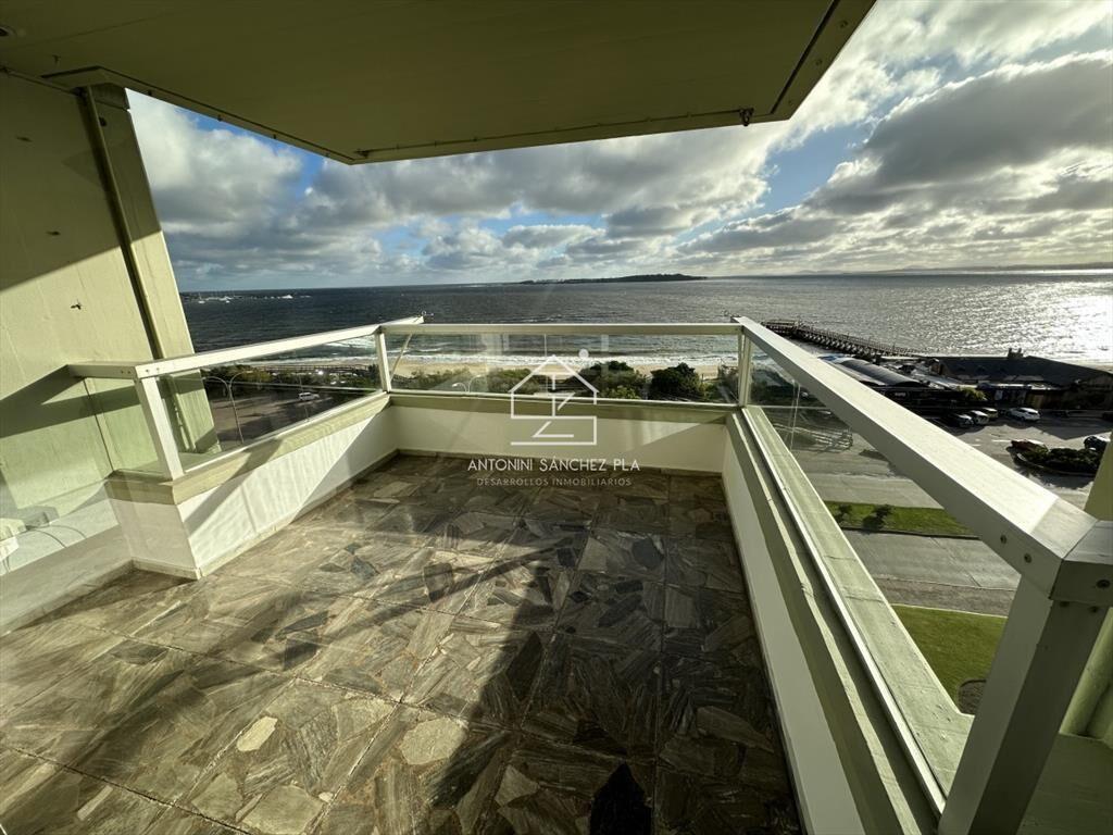 Apartamento en alquiler de 3 dormitorios frente al mar  en