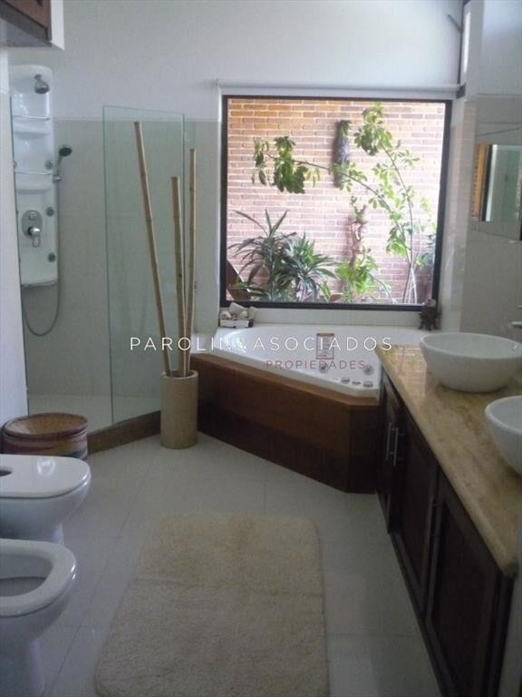 Muy linda casa de 5 dormitorios en venta en Punta