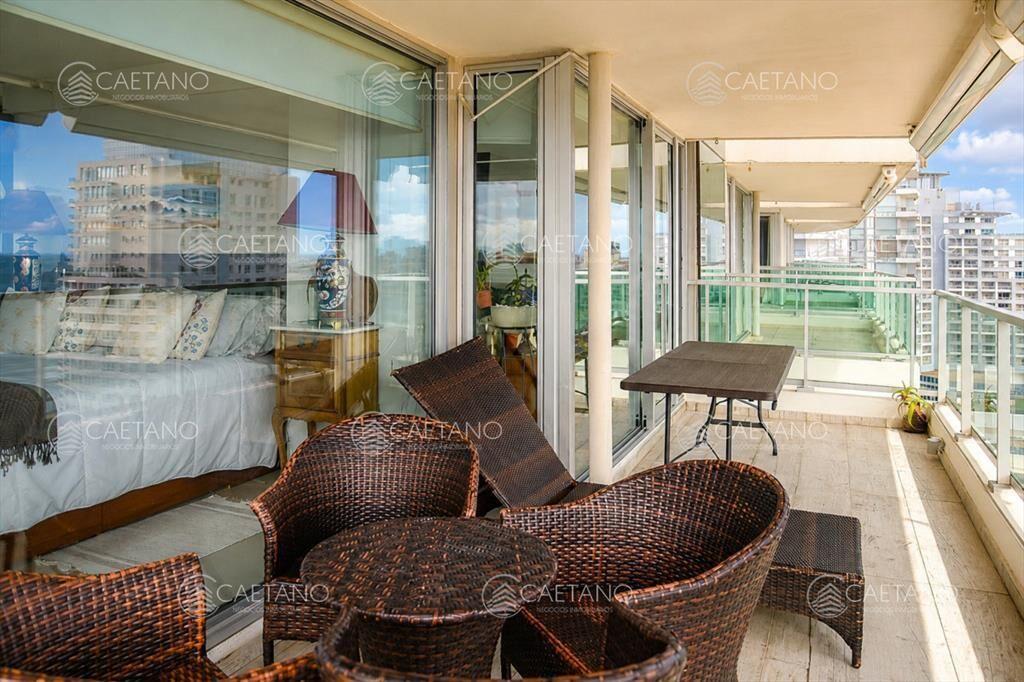 Departamento de 3 dormitorios en venta a pasos del mar. Gal