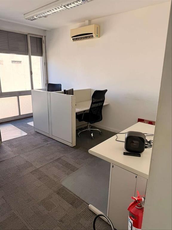 Venta Oficina con renta edificio corporativo Ciudad Vieja