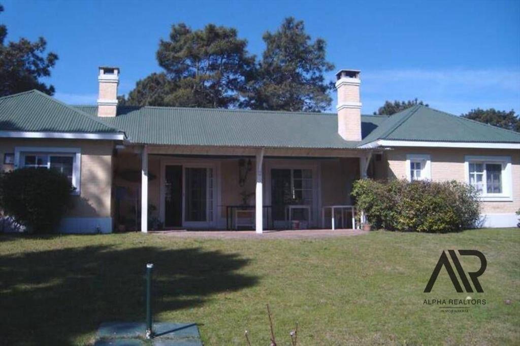 Hermosa Casa De 3 Dormitorios Más Dependencia En Alquile...