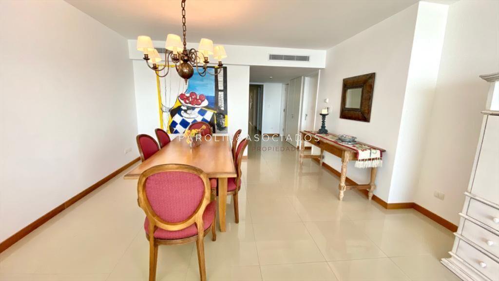 Apartamento en venta de 3 dormitorios en Tiburón