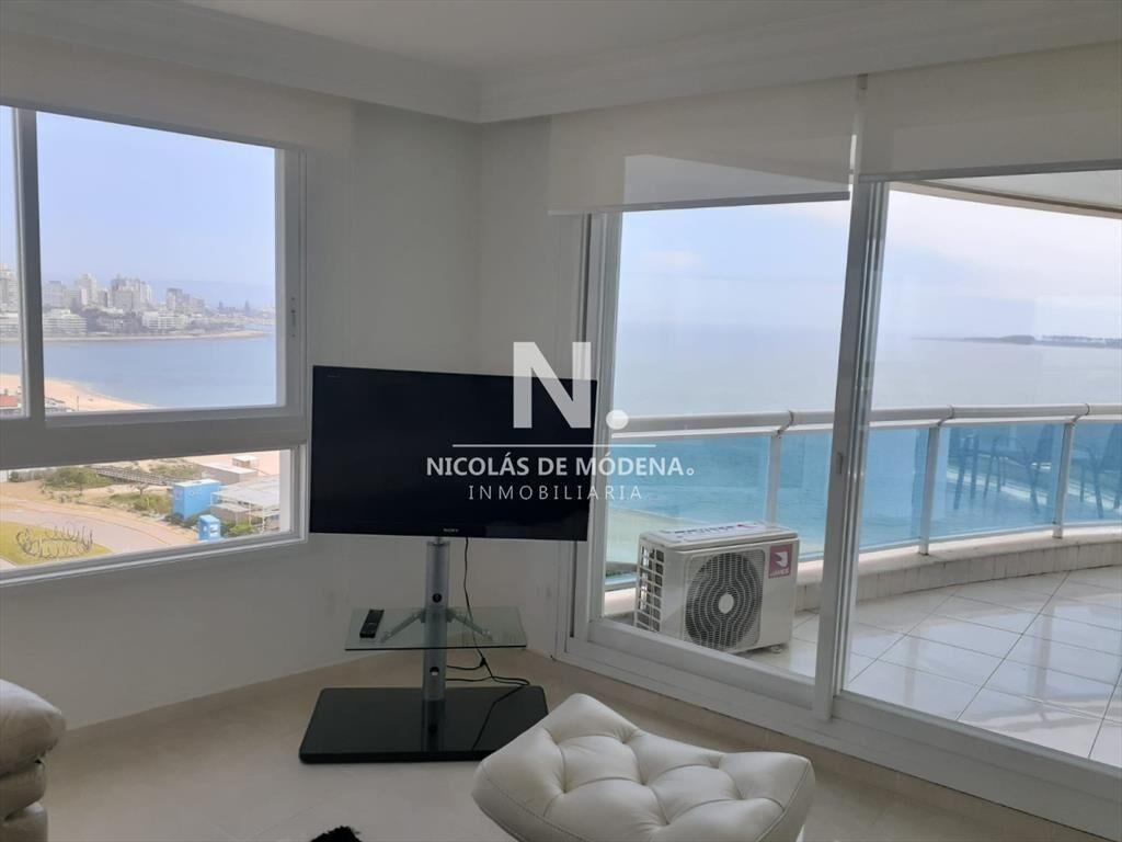 Apartamento en Venta de 3 Dormitorios en Punta ,