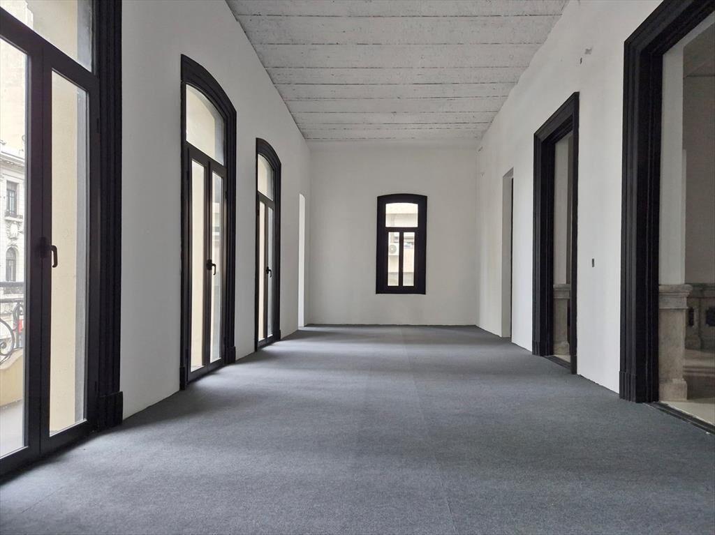 ALQUILER - OFICINAS - CENTRO - EDIFICIO de TRES PISOS -