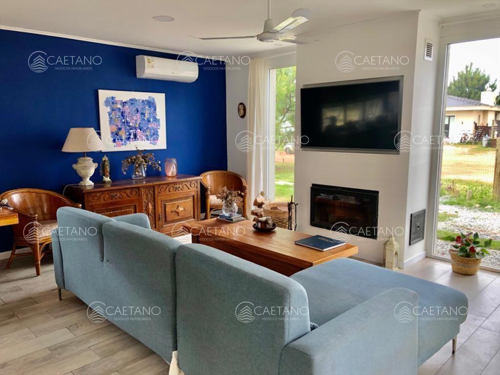 Casa 3 dormitorios barrio privado Punta del Este.