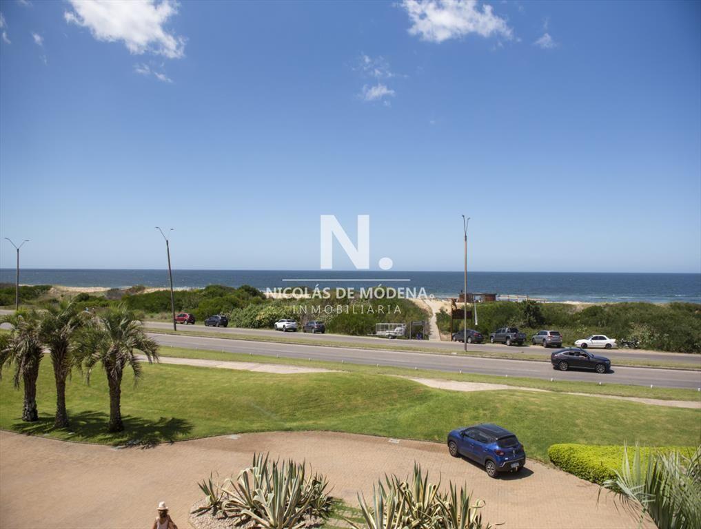 Vende apartamento en aplaya Brava de 3 en suite