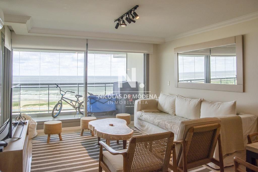 Torre Imperiale Punta Del Este, Divino puesto