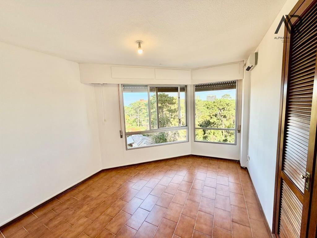 Apartamento en venta c/ cochera en Nuevo Cantegril