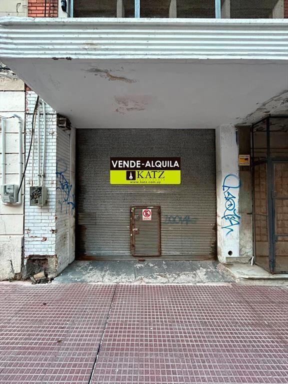 Colon y Sarandí, 100 m2, 3 mts de frente !