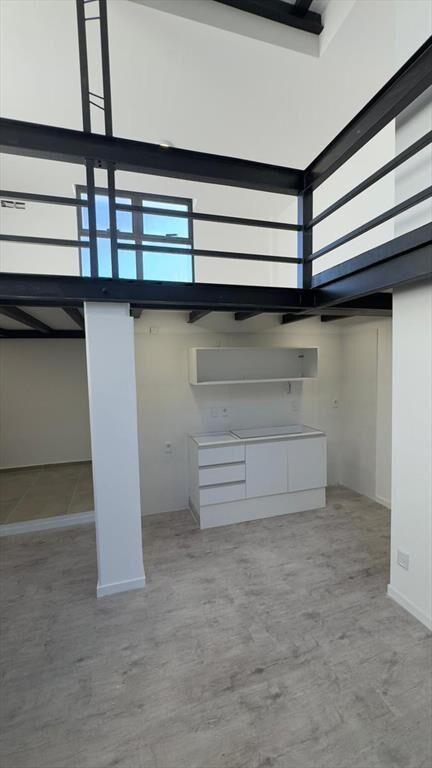 Sarandi, Loft en plaza Matriz, 46 m2, muy iluminado, Estren