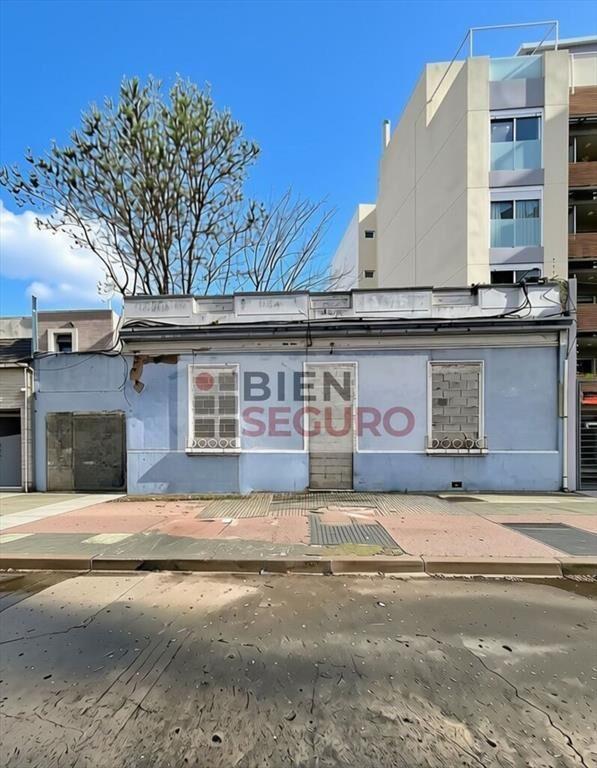 Terreno con construcción a reciclar, en venta en Buceo. Id
