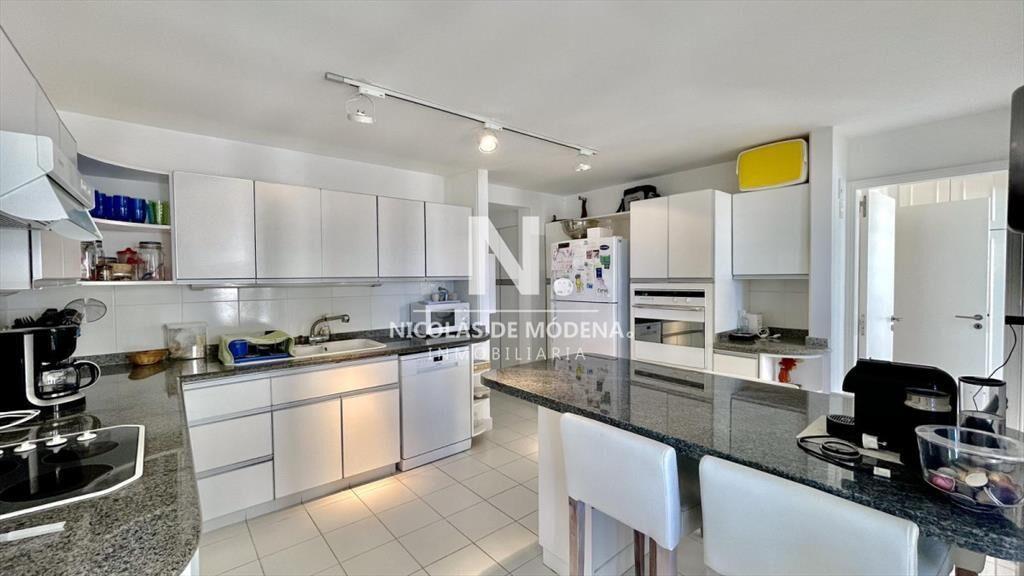 Apartamento de 4 dormitorios en venta, Brava -