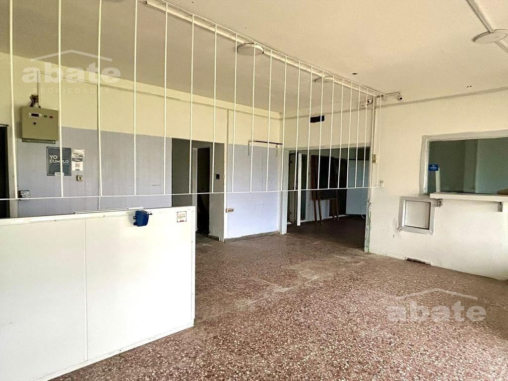 Alquiler de Excelente local comercial sobre Cno Carrasco y