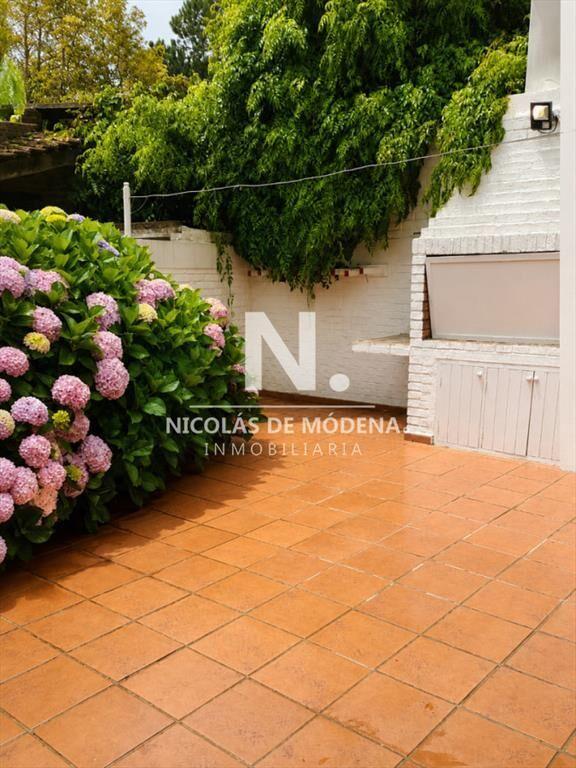 Casa de 5 dormitorios, con piscina y parrillero