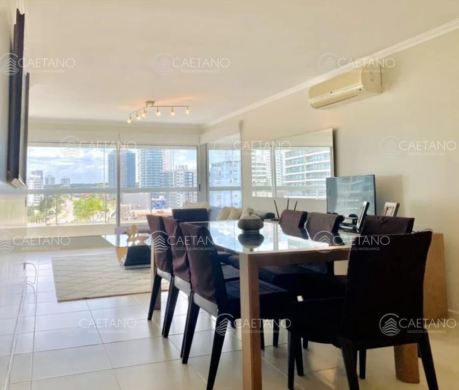 Apartamento en alquiler anual y temporal de tres dormitorio