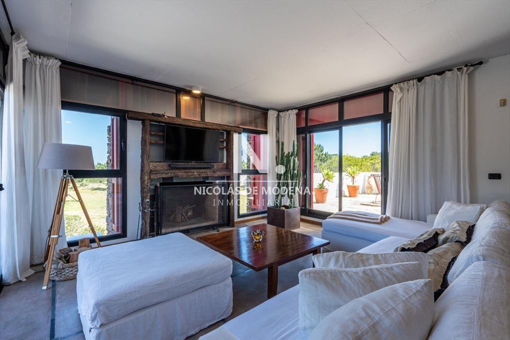 Vende casa en Jose Ignacio, de 4 dormitorios.