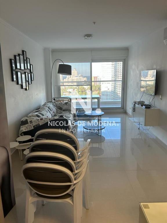 Vende apartamento en Mansa de 2 Dormitorios.
