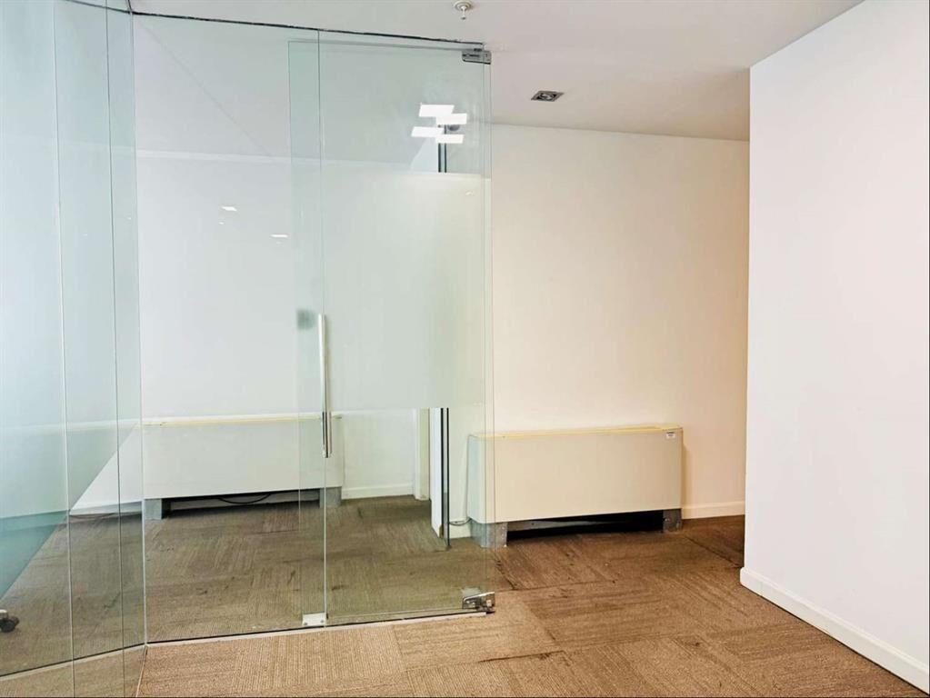 ALQUILER o VENTA - OFICINA - CIUDAD VIEJA - EDIFICIO DE CAT