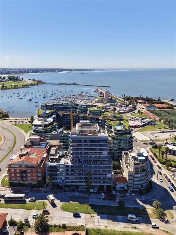 Venta apartamento 1 dormitorio en piso alto con garage a es