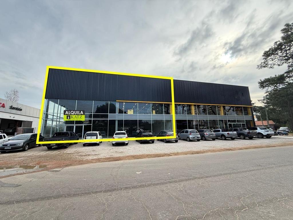 Alquiler de gran local comercial de 467 m², 30 mts frente p