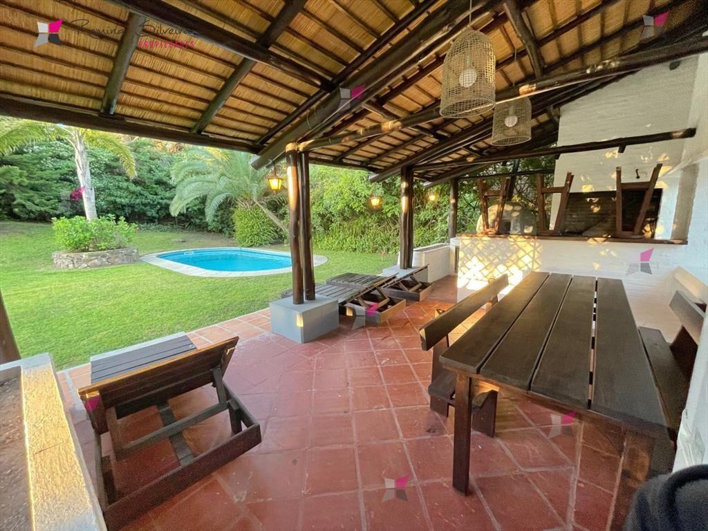 Amplia casa con piscina a 200 metros del mar