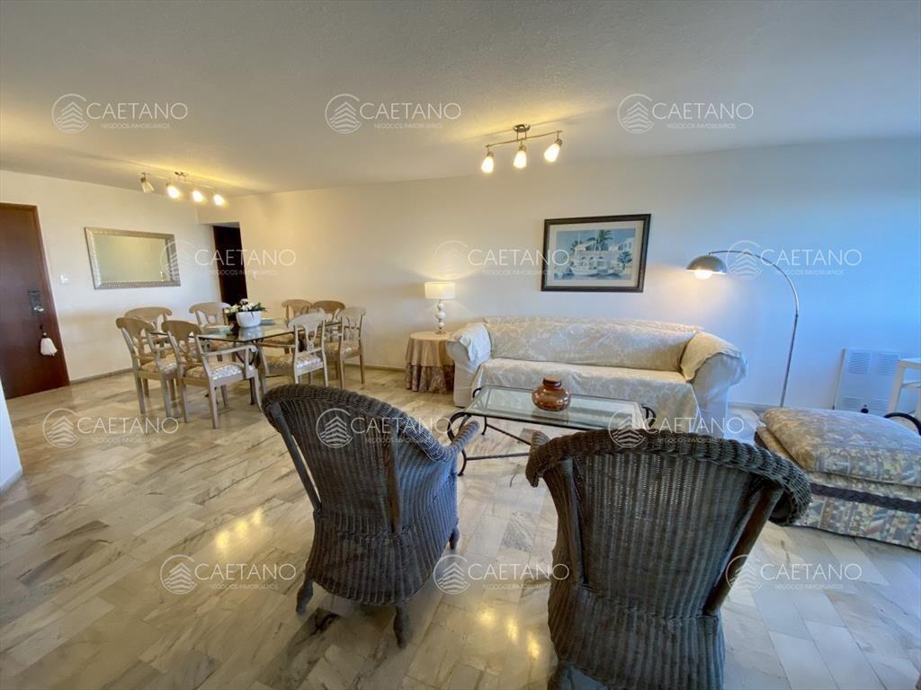 Venta apartamento 3 dormitorios más dependencia