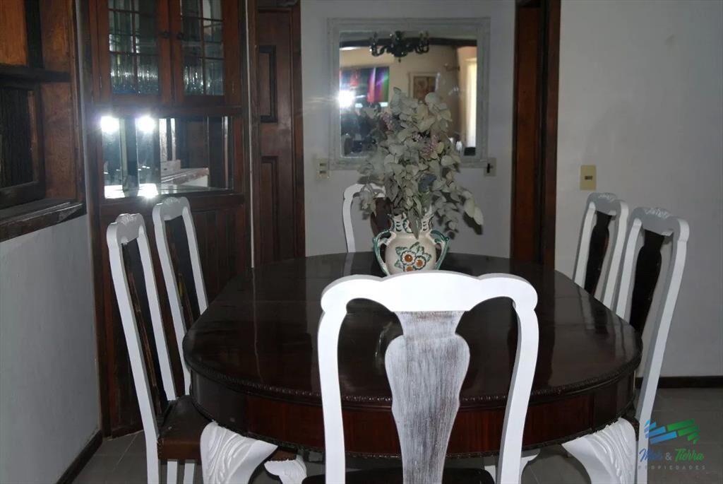 Casa de 4 dormitorios con piscina en alquiler en