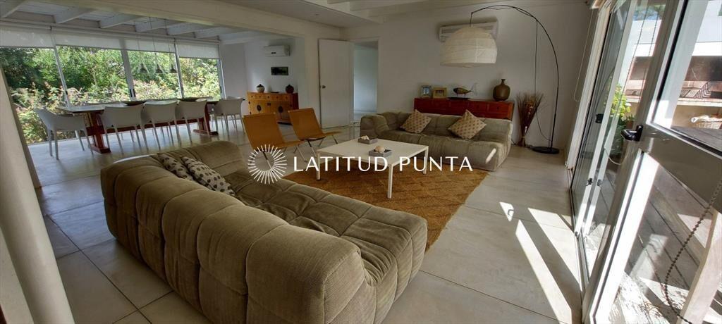 Casa en Laguna Blanca - Manantiales, 5 dormitorios y piscin