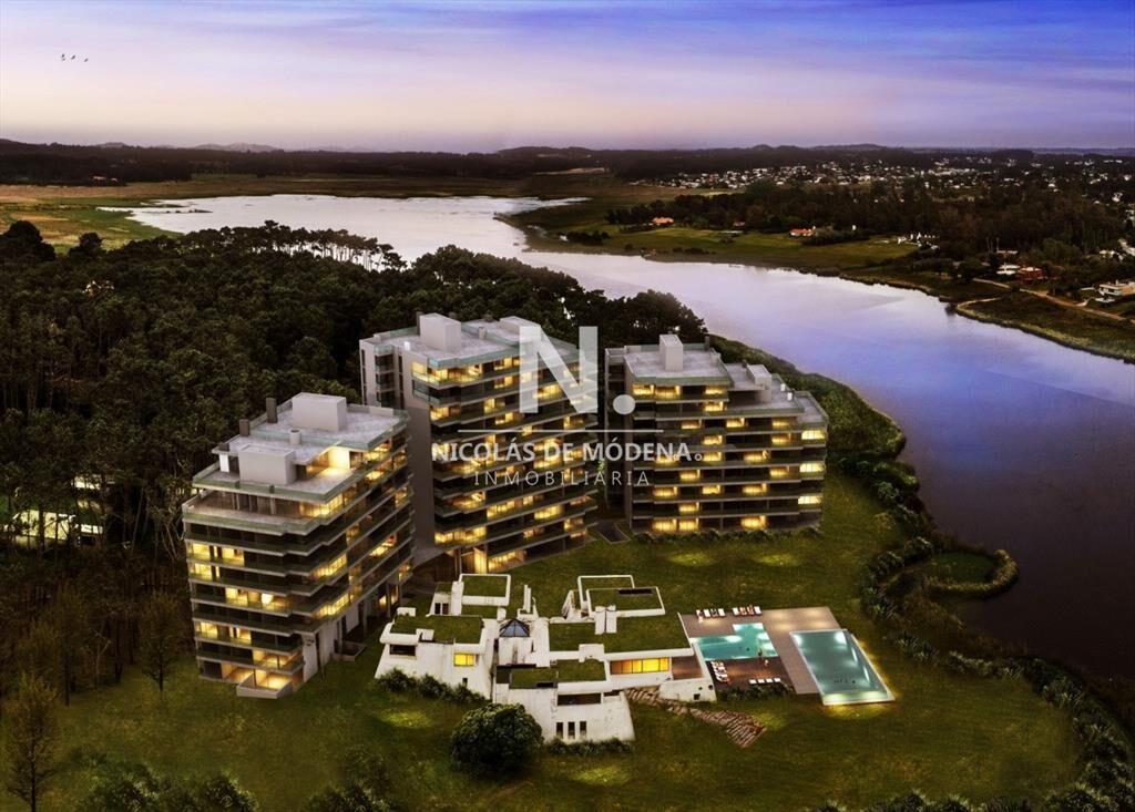 Espectacular torre con vista a la laguna y el mar